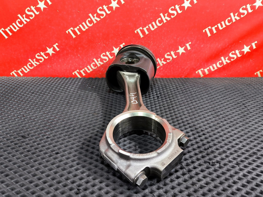 Поршень с шатуном