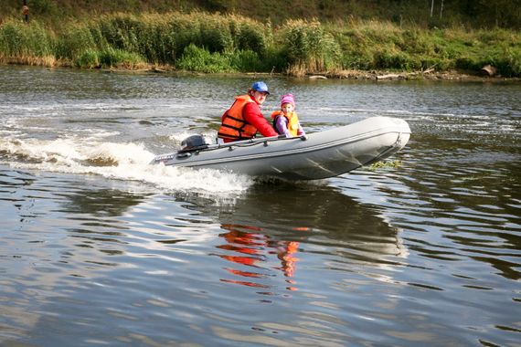 Лодка Мнев и К КАЙМАН N-330 (оливка)