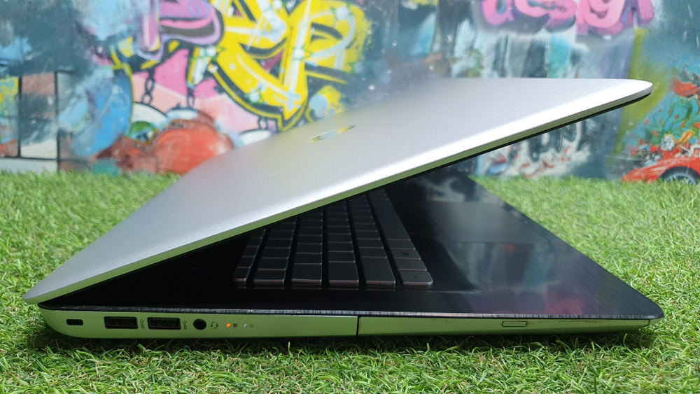 Ноутбук HP i7-6/8 Gb/FHD