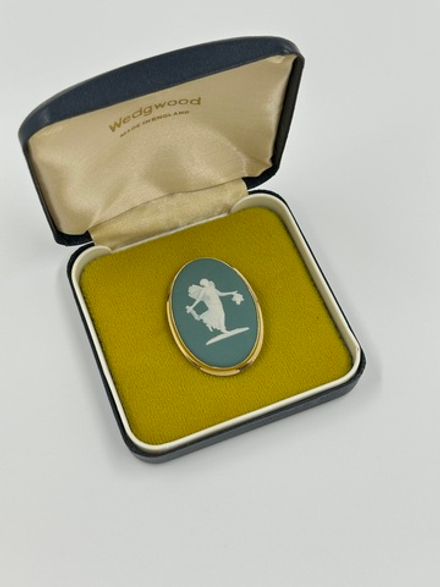 Брошь Wedgwood зелёная