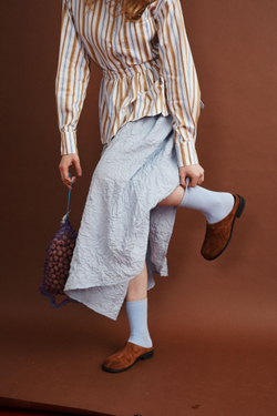 Юбка из жатки голубого цвета