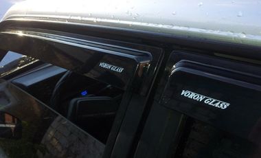 Ветровик (000238) FORD FOCUS III 2011-н.в. /СЕДАН/накладные/ скотч /к-т 4 шт./ Прочий VORON GLASS (Samurai)