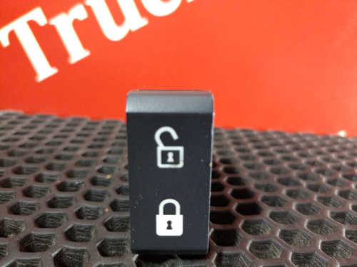 Кнопка блокировки дверей 2018 г.