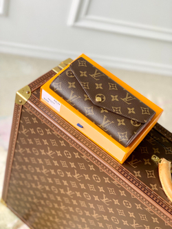Louis Vuitton Sarah Wallet