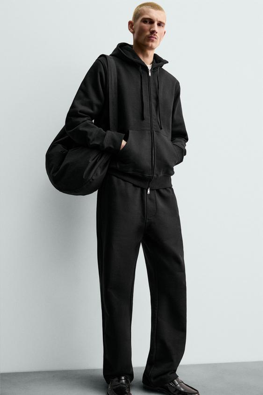 ZARA ДЖОГГЕРЫ REGULAR FIT ИЗ ПЛОТНОЙ ТКАНИ ORIGINS, ЧЕРНЫЙ