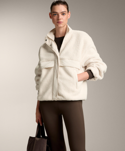 Oysho Легкая куртка-бомбер из искусственной овчины, экрю