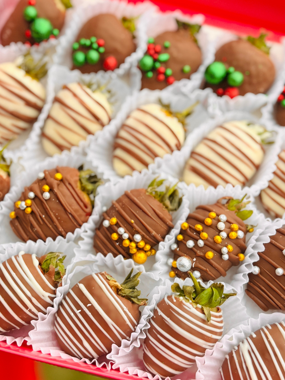 Клубника в шоколаде «Новогодний», 16-25 ягод