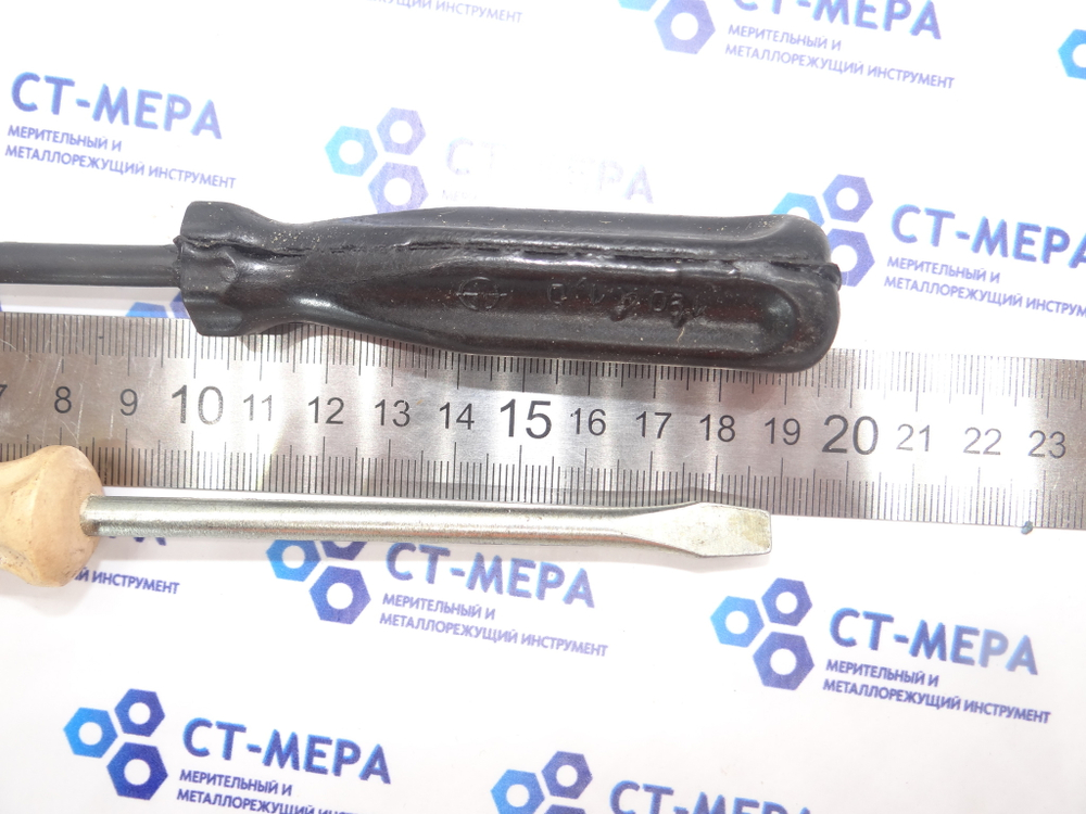 Отвертка шлицевая плоская (минусовая) 190х6.8х1мм (Пластиковая ручка) СССР