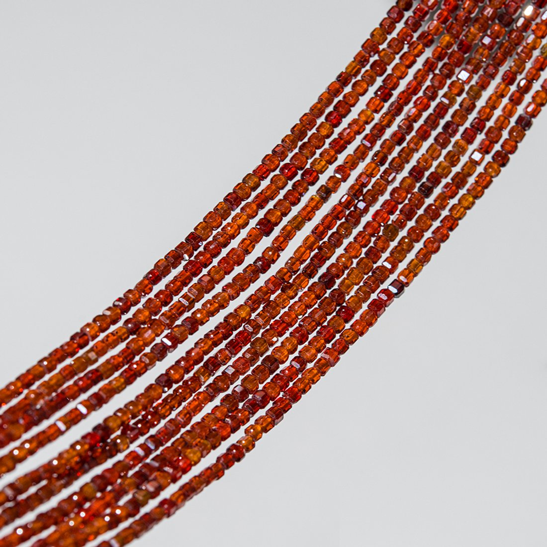 Фианиты, оттенок "Спессартин", 2,5мм, кубик, микроогранка