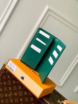 Louis Vuitton Brazza Wallet