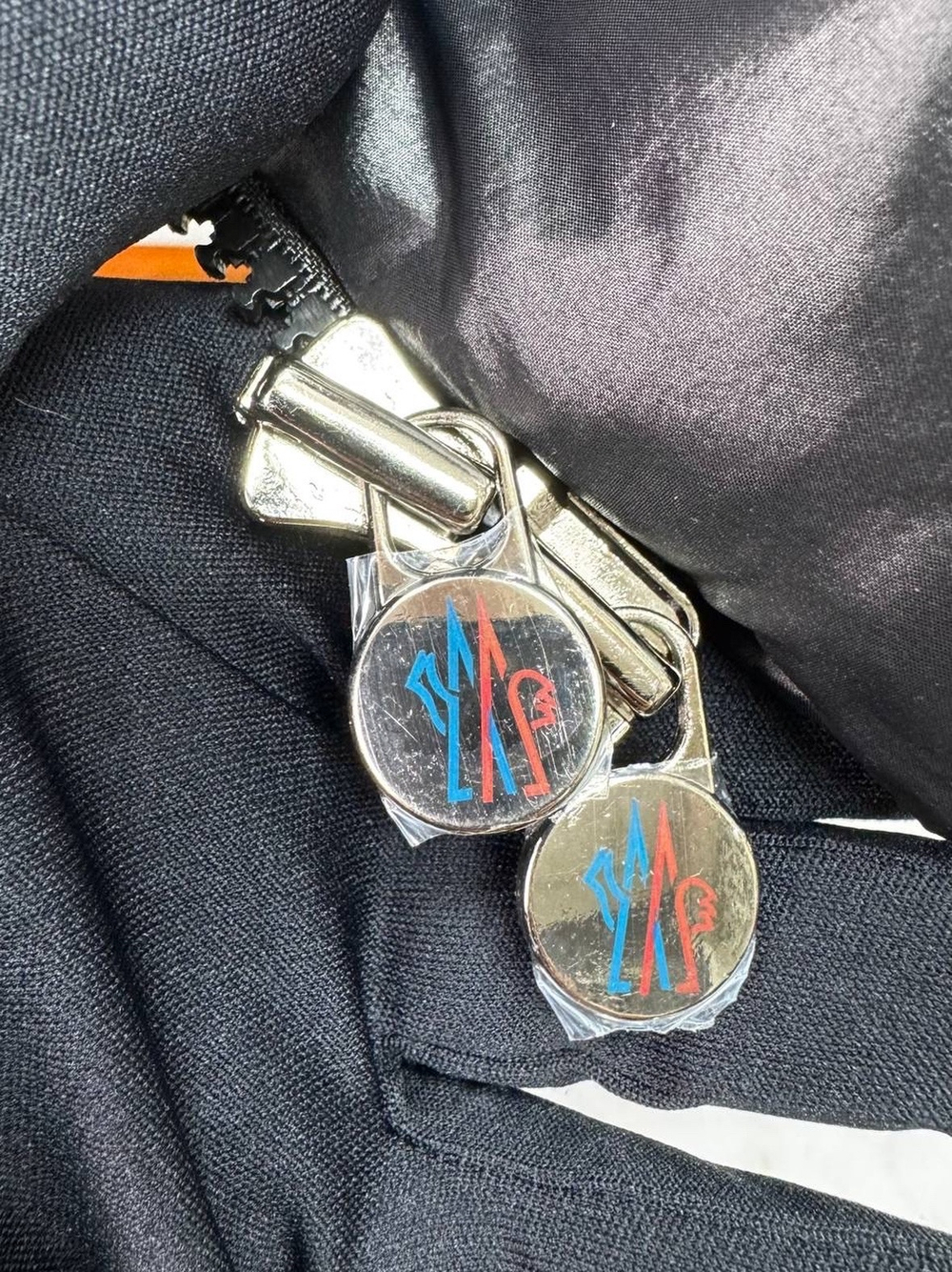 Пуховик Moncler