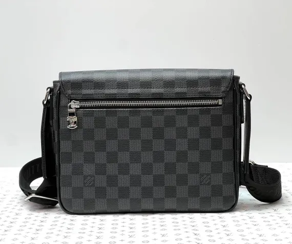 Сумка Louis Vuitton District PM, серый