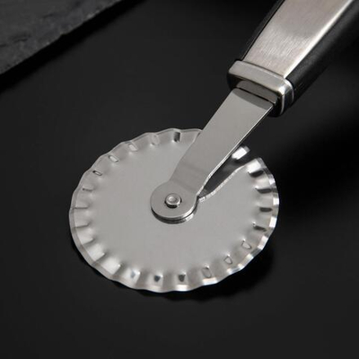 Нож для пиццы и теста Доляна Blade, 20 см, ручка soft-touch, цвет чёрный (Цвет: не задано)