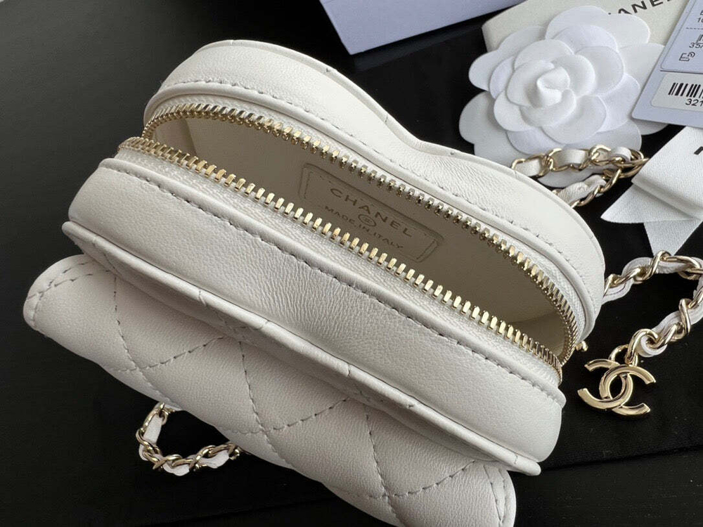 Chanel Heart Bag 11 cm