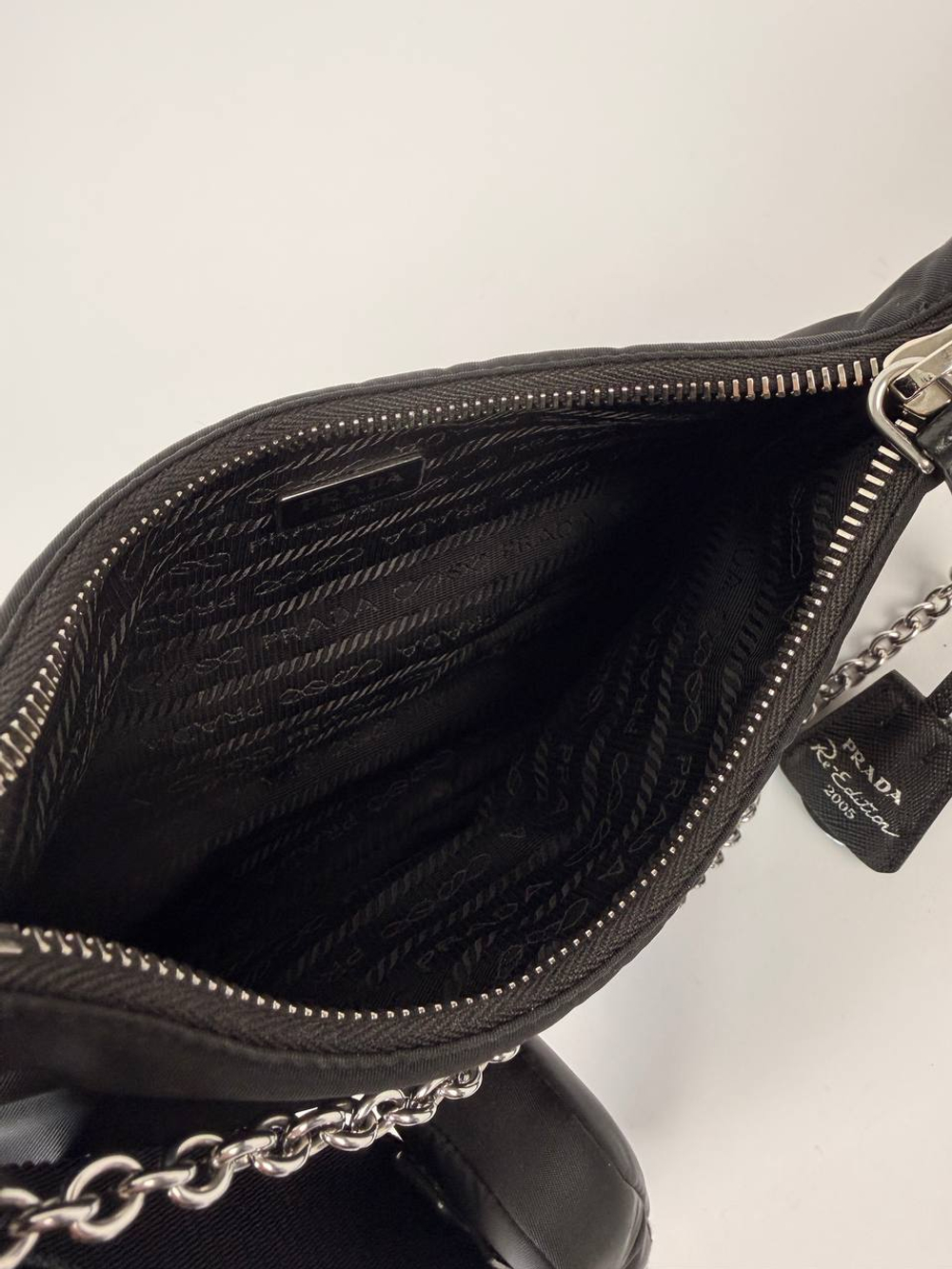 Сумка Prada Re-Edition