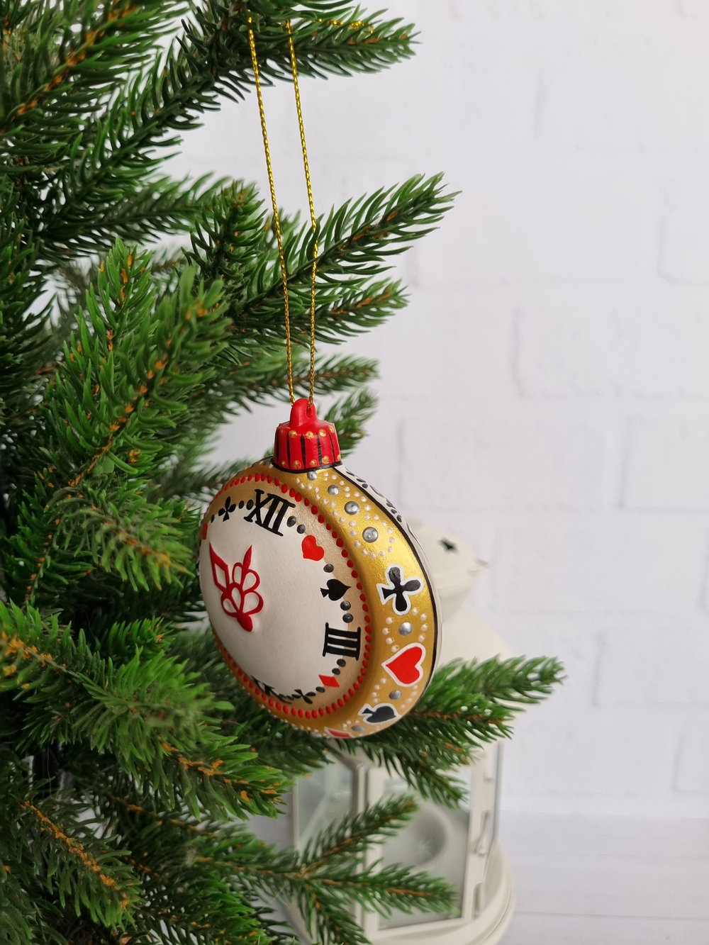 Часы из Алисы ёлочная игрушка из фарфора