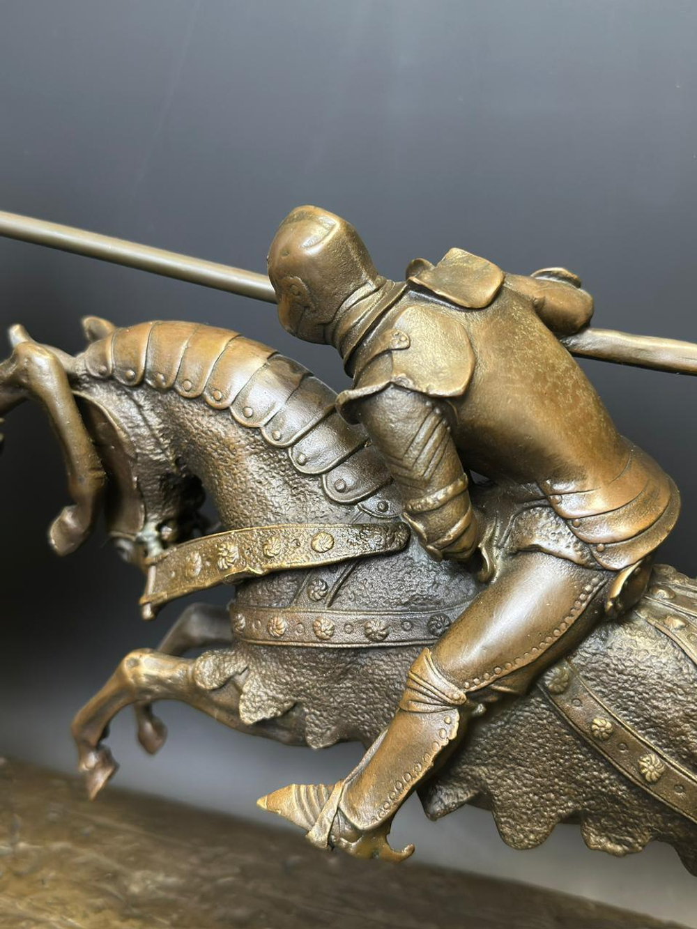 Скульптурная композиция «Бой герцога Кларенса и рыцаря Фонтена»