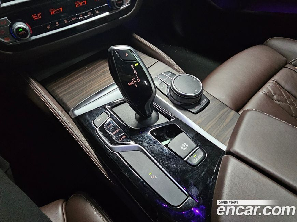BMW 5 Series (G30) 520i Luxury (08.2020)
