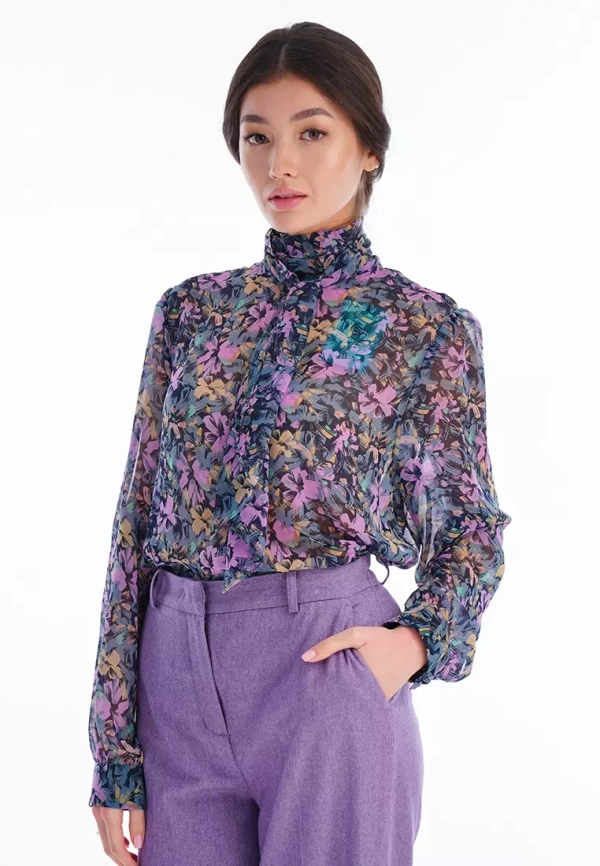 Воздушная блуза с завязками по горловине