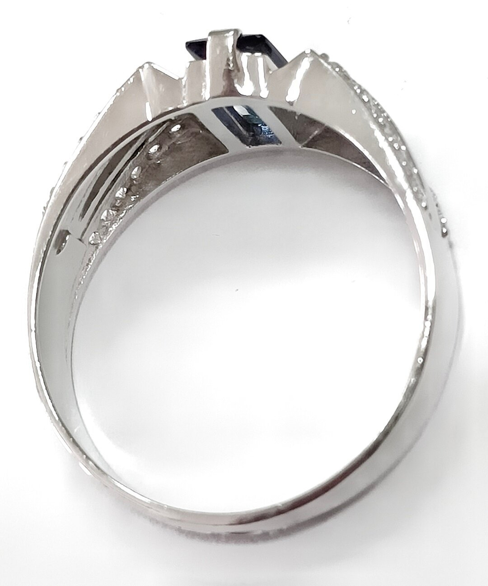 Ювелирное мужское кольцо из серебра с фианитами