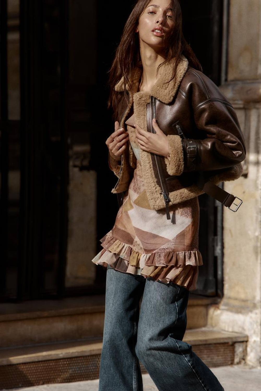 ZARA КОРОТКАЯ КУРТКА-ДУБЛЕНКА, ТЕМНО-КОРИЧНЕВЫЙ