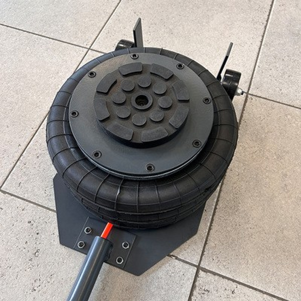 Домкрат подкатной пневматический СОРОКИН 3.623 (3 т - 145/400 мм)