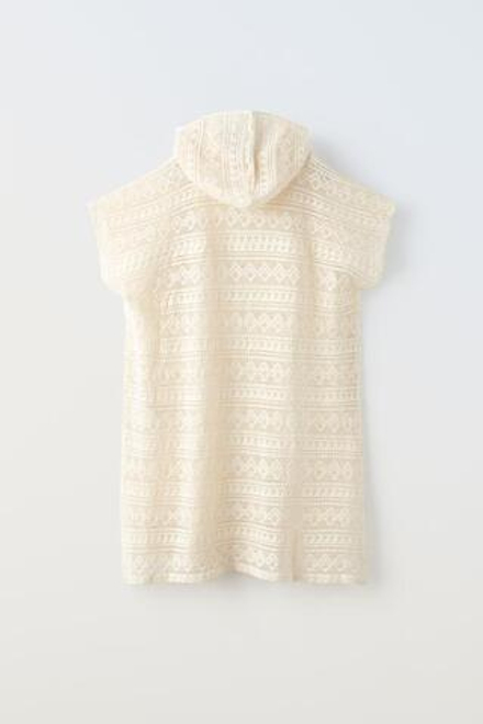ZARA КАФТАН С КАПЮШОНОМ И КРУЖЕВНЫМИ ДЕТАЛЯМИ, ЭКРЮ