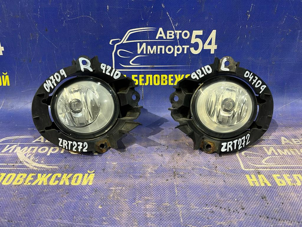 Туманка левая TOYOTA AVENSIS 2008-2012