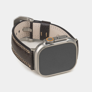 Ремешок для Apple Watch Ultra 49mm из кожи сафьяно, темно-коричневого цвета с контрастной ниткой