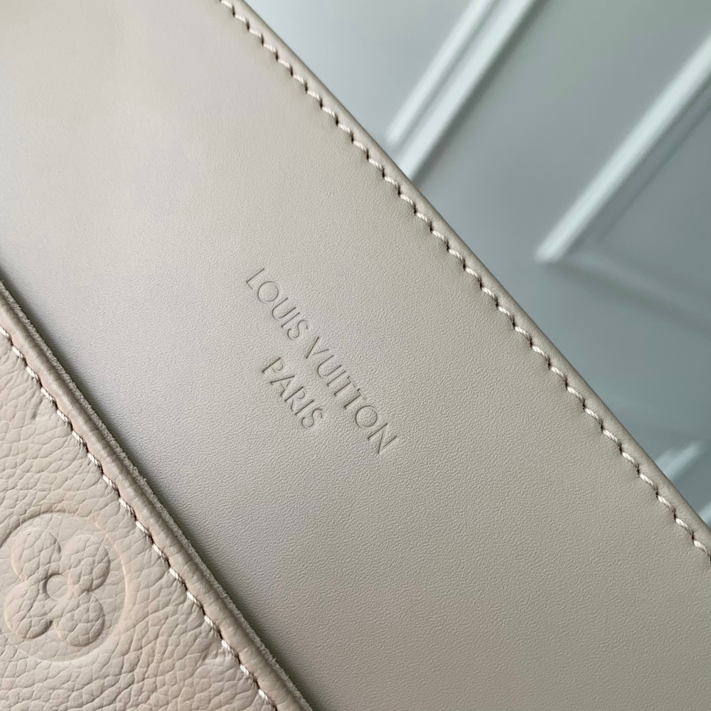 Louis Vuitton Avenue MM