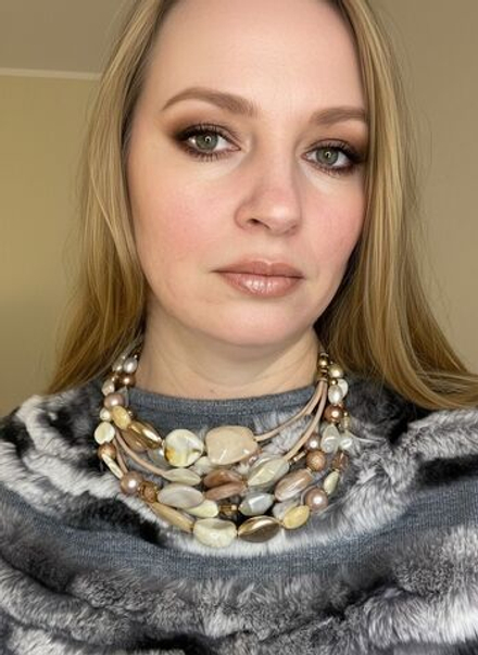 Колье из бусин на проволоке с памятью