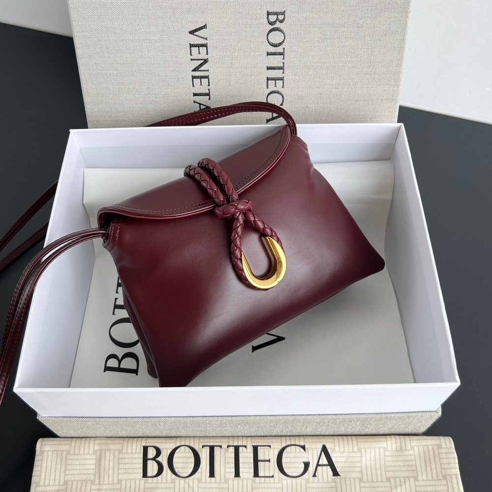 Bottega Veneta Baby Liberta 24 cm