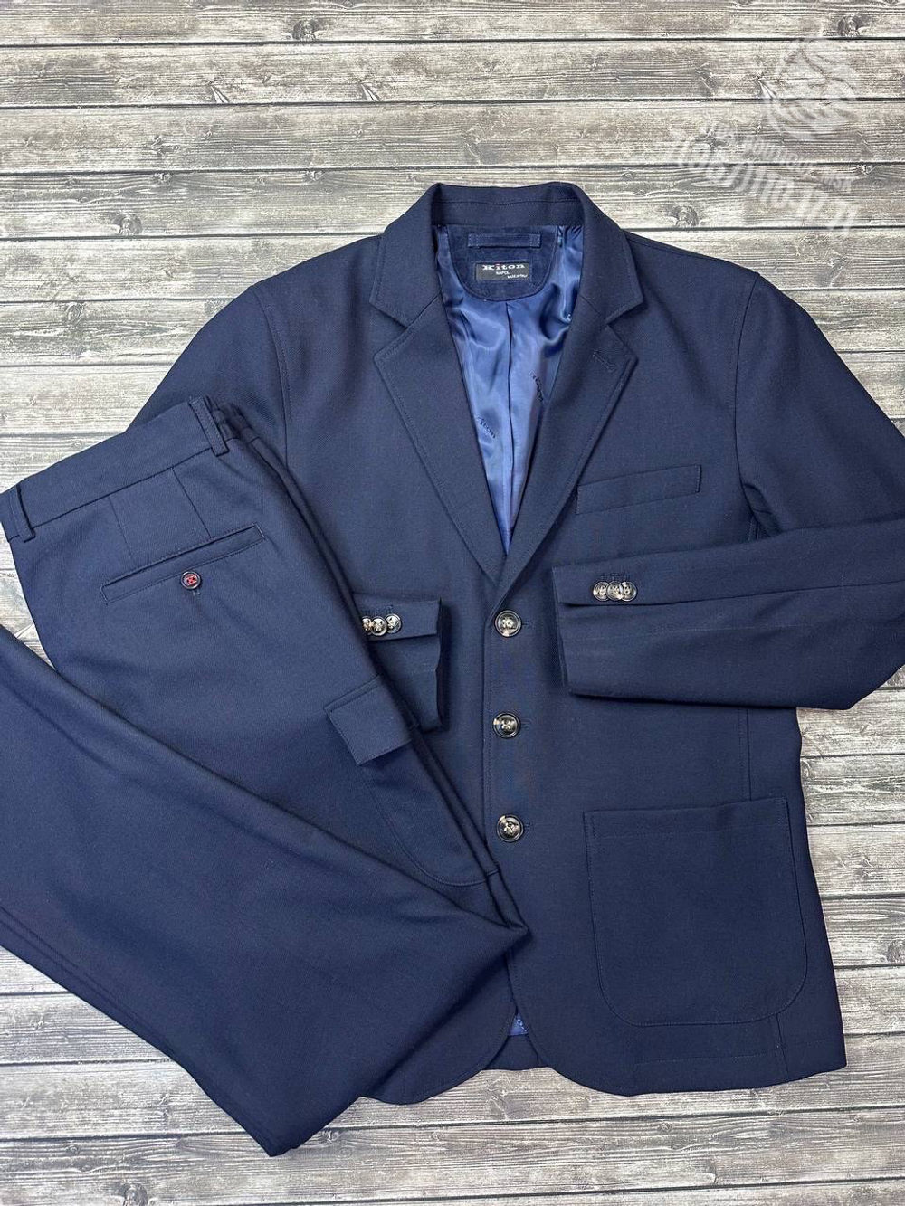 Классический костюм Kiton