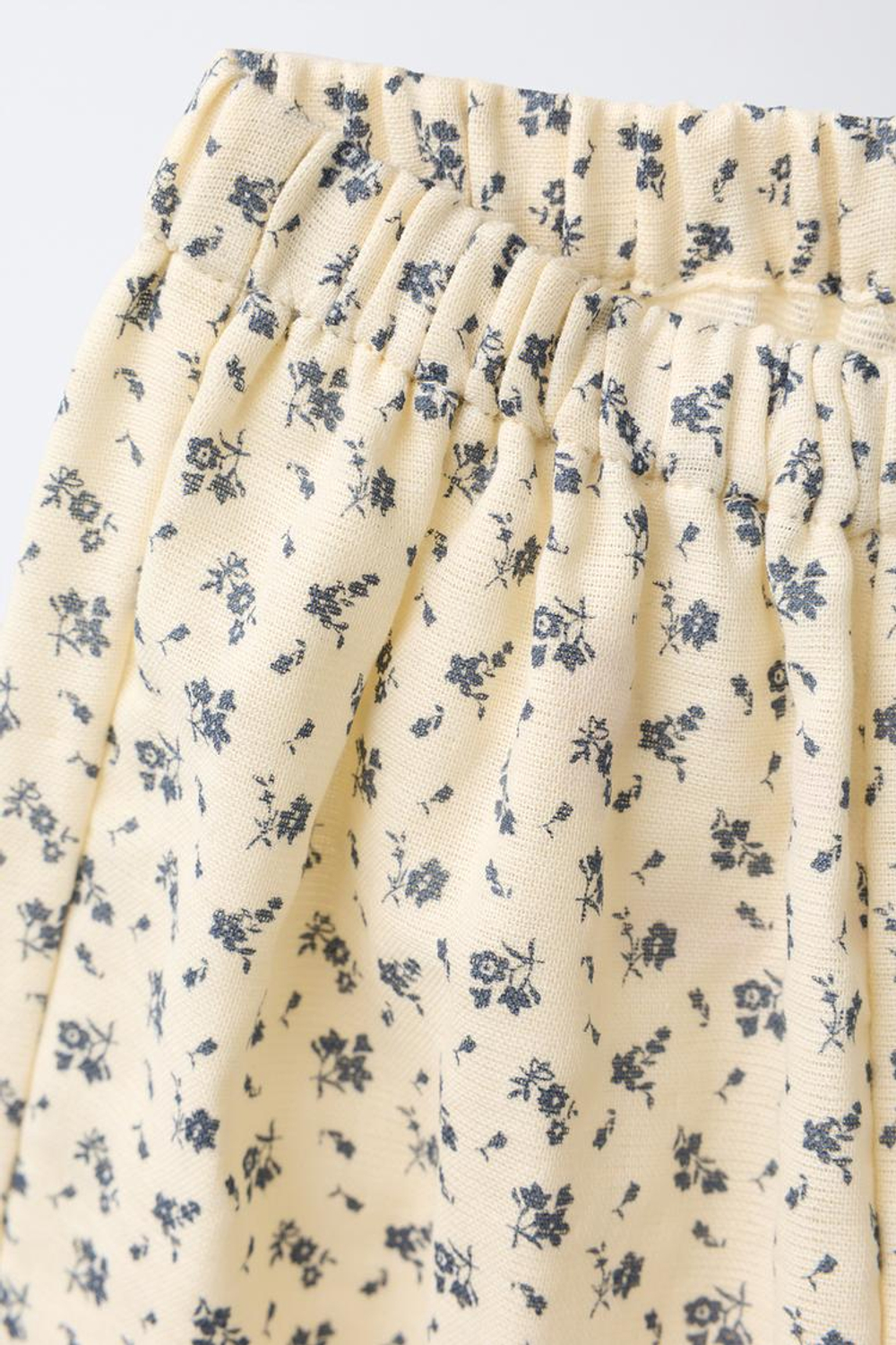 ZARA БРЮКИ БЭГГИ С ЦВЕТОЧНЫМ ПРИНТОМ, ЭКРЮ