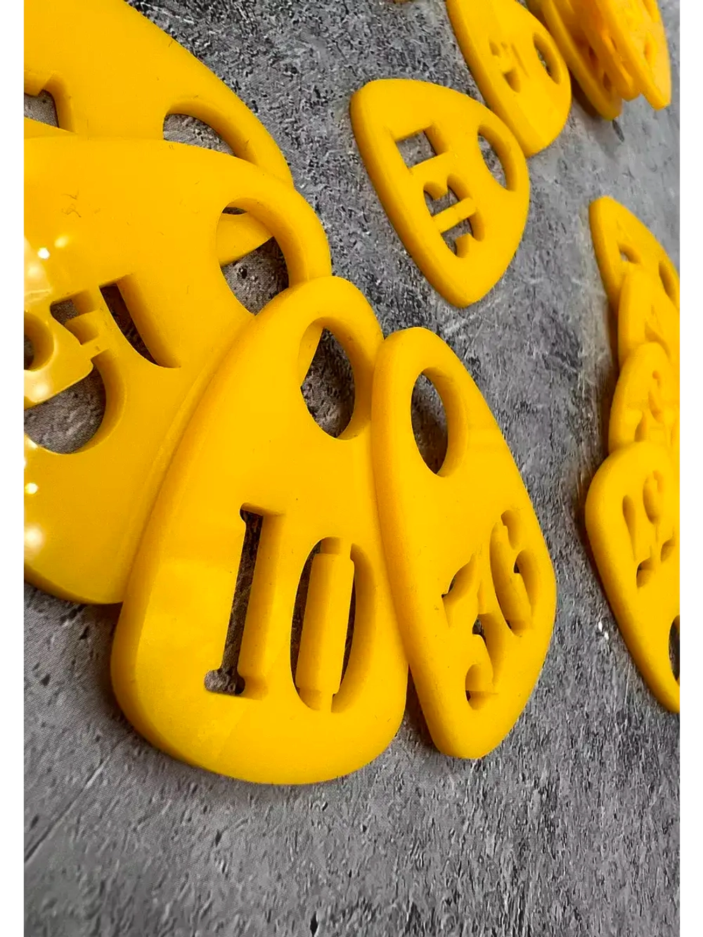 Номерки для гардероба прорезные