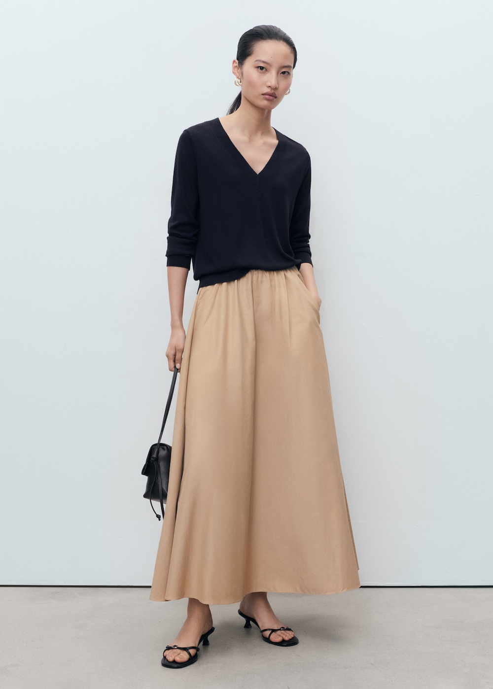 Пуловер тонкой вязки