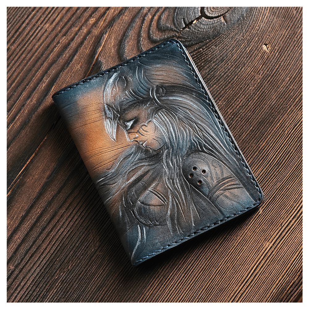 Кожаная обложка на паспорт «Ворон»