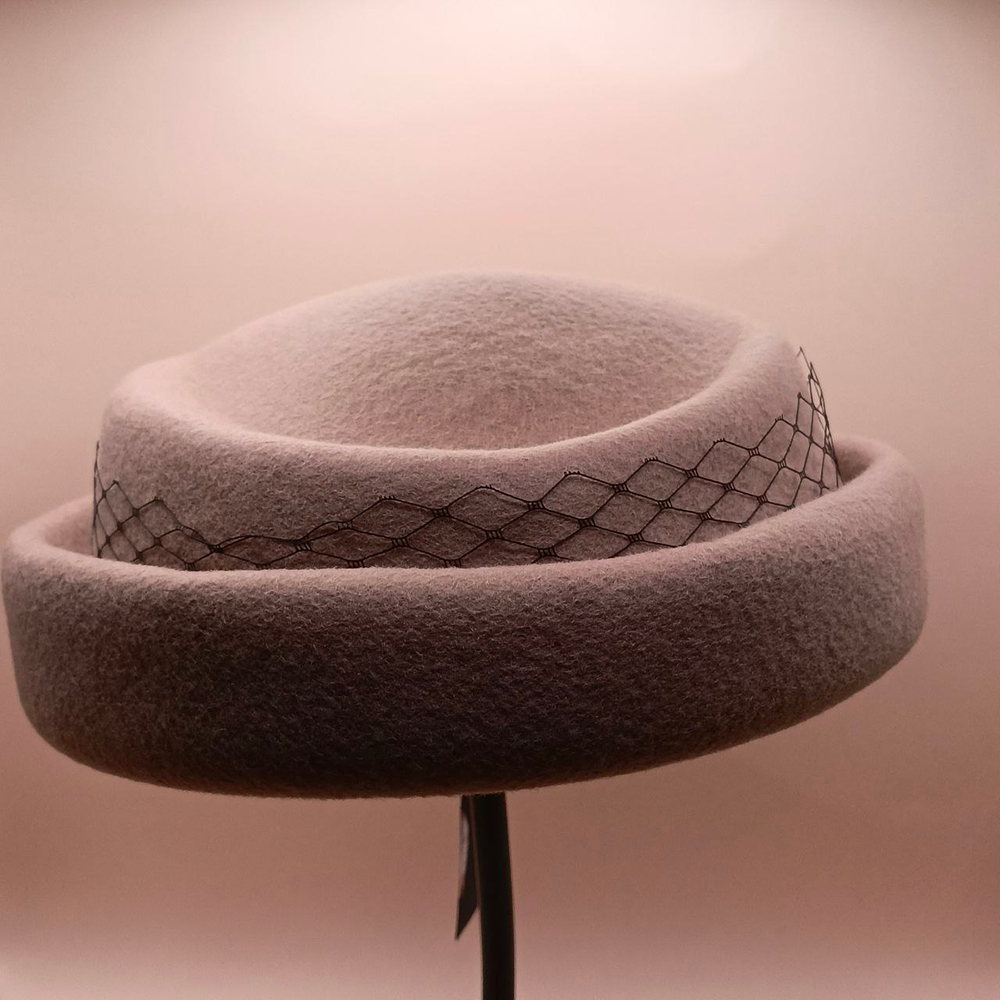 Шляпа фетровая.