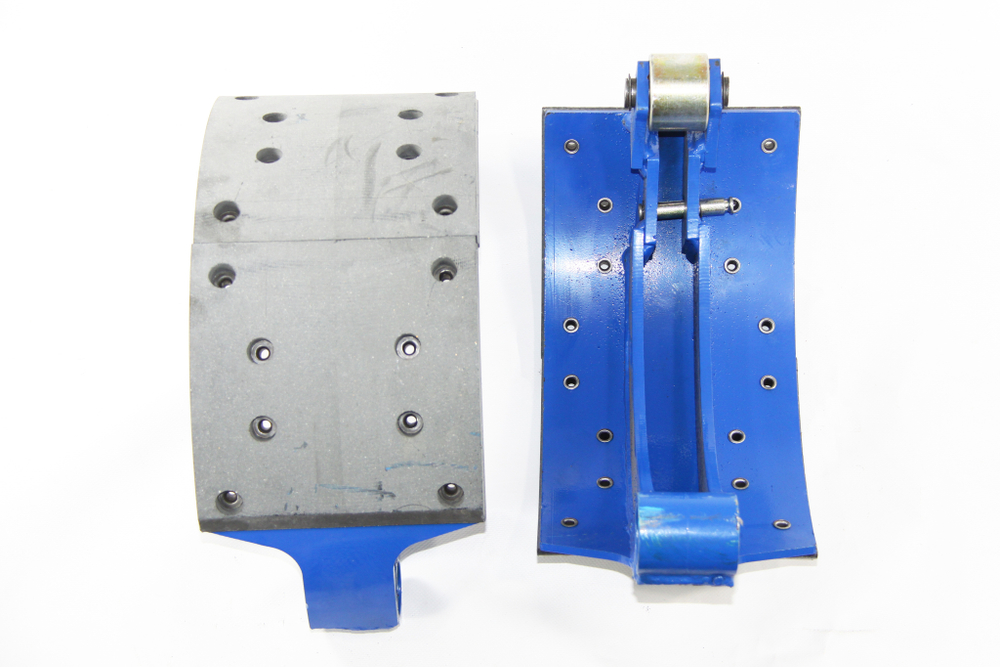 Колодка барабанного тормоза китайский мост HanDe HDZ9.5 тонн Камаз 6580 передний мост, Урал-6370 среднего и заднего моста: HD90129340069, HD90009440080 (1шт.) (ширина 180 мм./ с роликом / 8+8 отверстий/ сварная) АККОР г.Набережные Челны