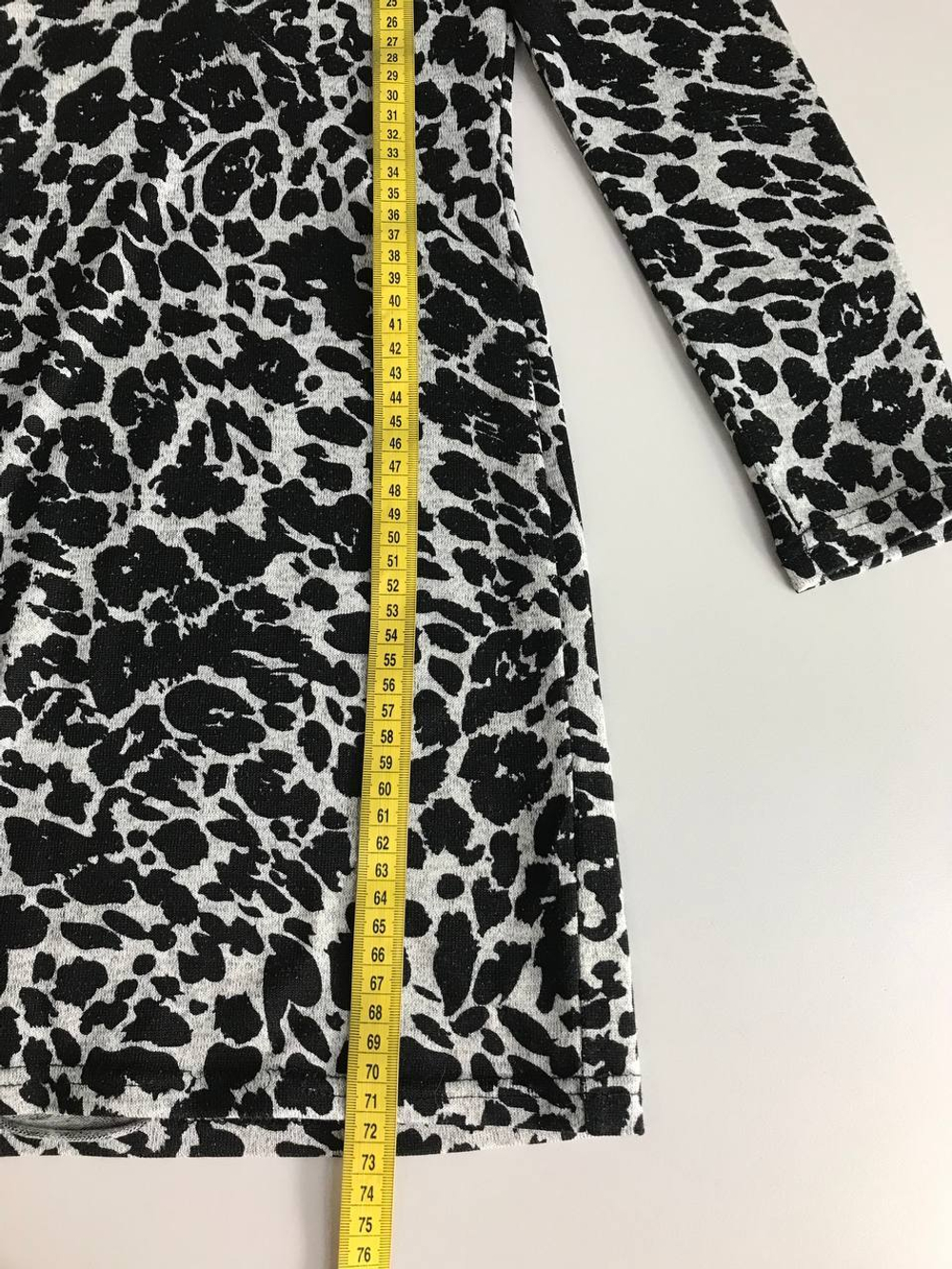 Джемпер монохромный, визуально на 40 размер