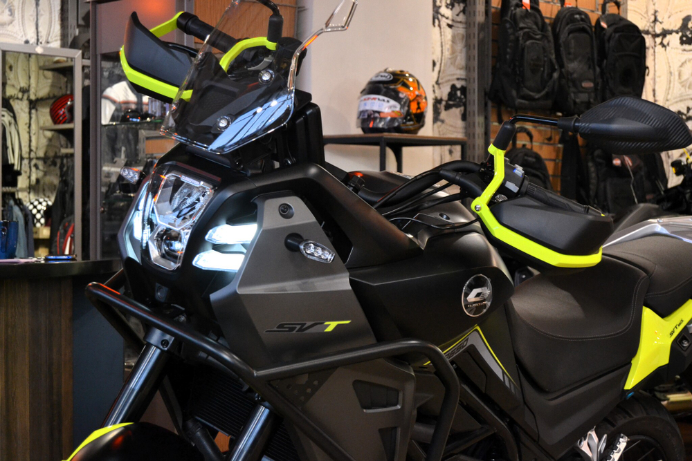 QJMOTOR SVT 650 X (Black)