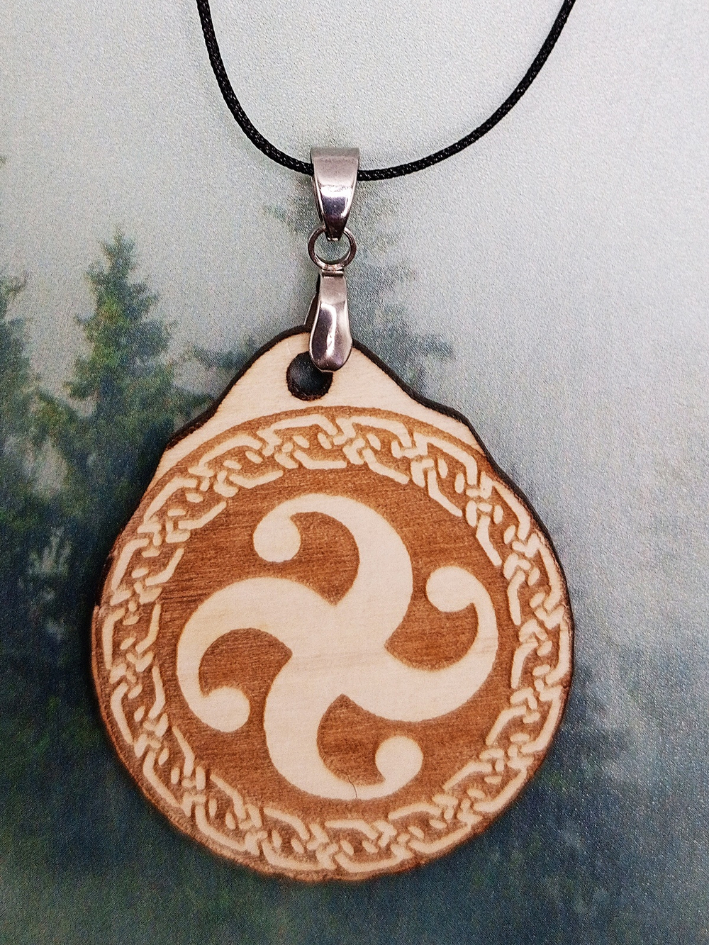 Кулон из дерева Символ Рода