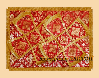 Покровцы красного цвета из шелка.