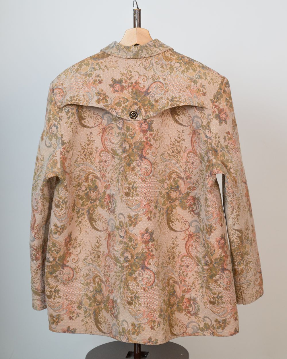 Купить Куртка Soeurs из Антикварного Гобелена/Antique Gobelin Jacket бежевая Куртка Soeurs из Антикварного Гобелена/Antique Gobelin Jacket бежевая