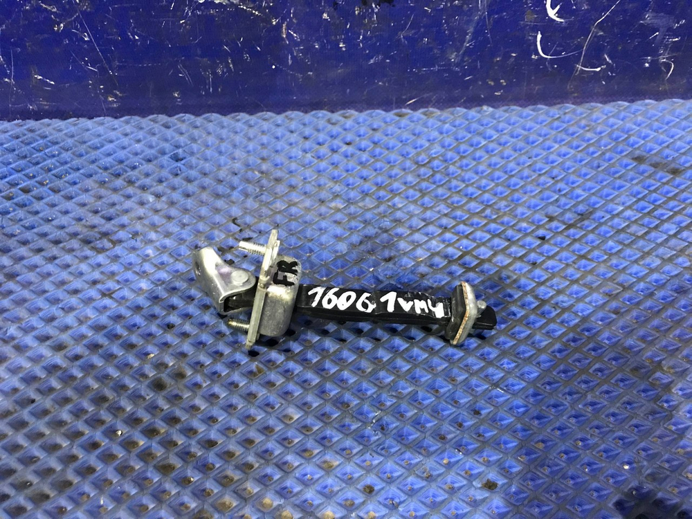 Ограничитель двери передней правой SUBARU LEVORG 2014-2020