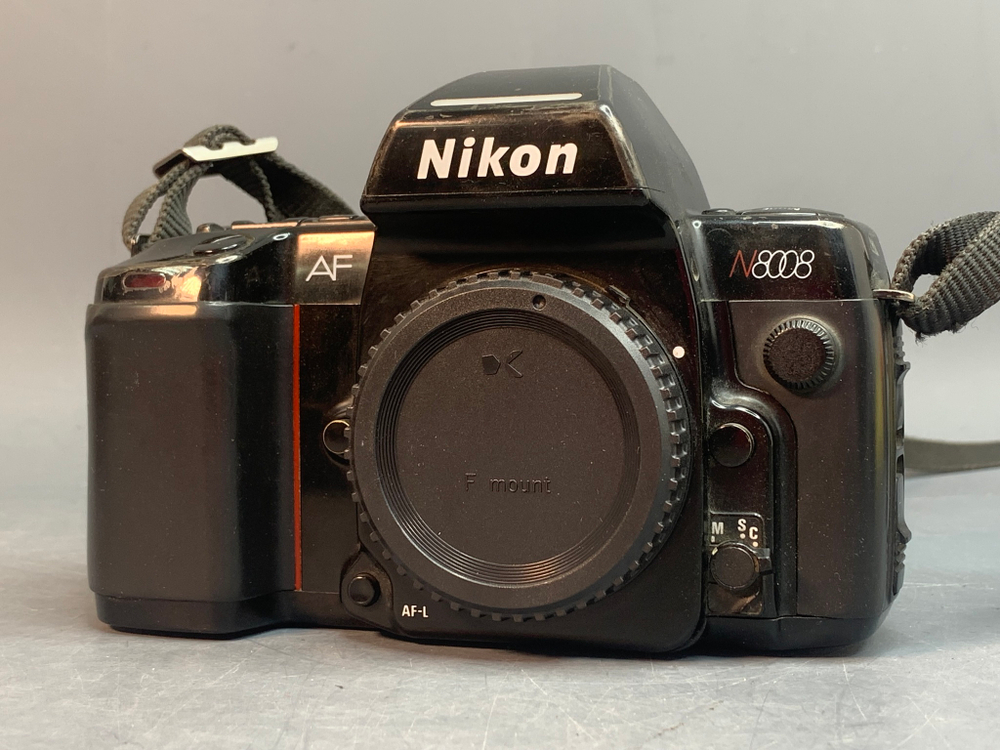 Nikon N8008