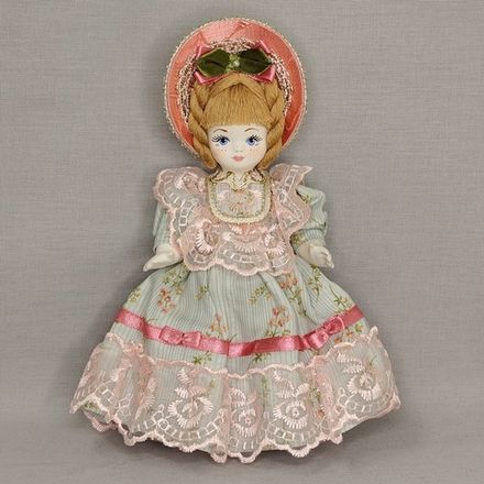 Сувенирная кукла Маленькая барышня в ситцевом платье