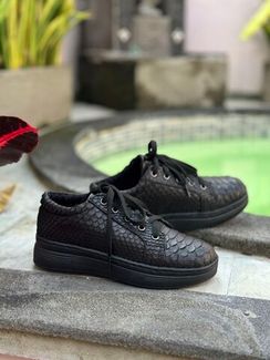 Женские кроссовки из питона SH-197