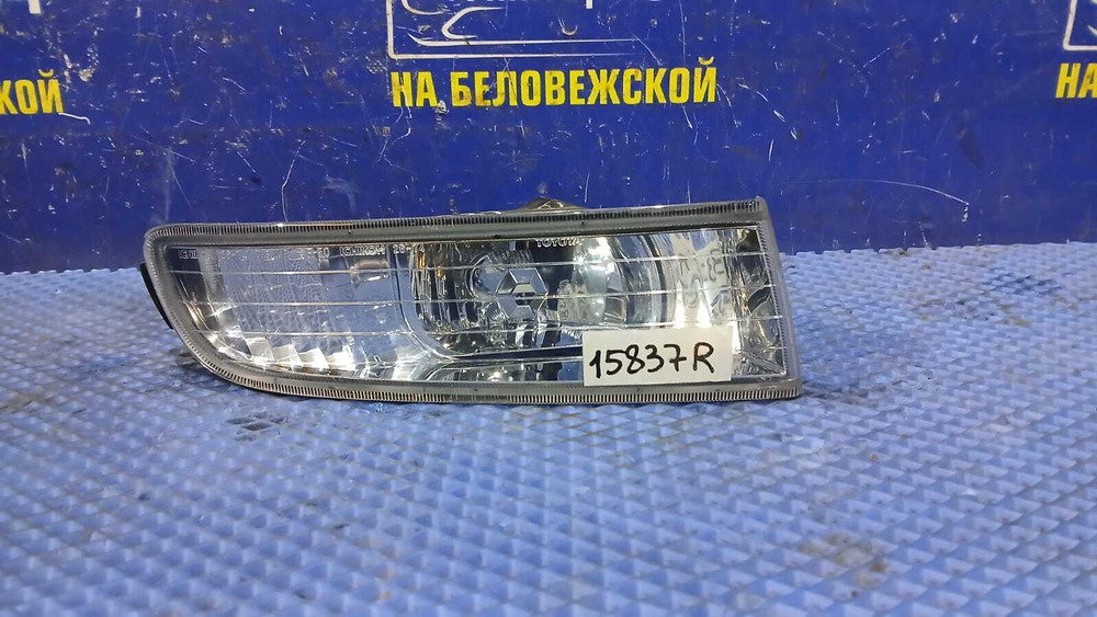 Туманка правая TOYOTA IPSUM 2001-2003