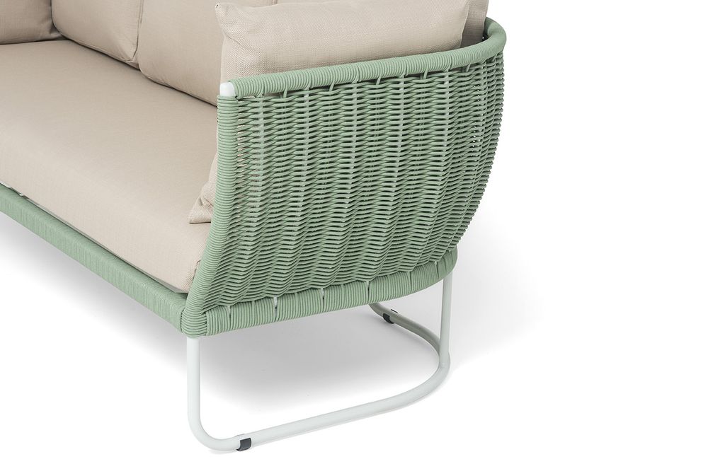 "Фиджи" диван 3-местный плетеный из роупа, каркас алюминий светло-серый (RAL7035) муар, роуп зеленый (4204) круглый tex, ткань Mossle бежевая